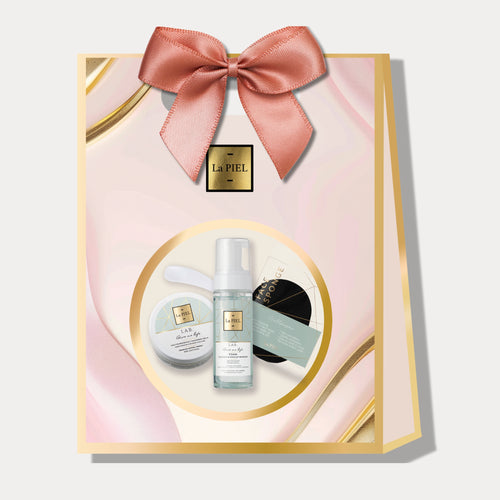 La PIEL Clean Skin Poklon Vrecica Sadrzi Multinamjenski Balm Za Ciscenje Lica I Njegu Okoloocnog Podrucja Usana I Ostalih Suhih Podrucja Pjenu Za Ciscenje Lica I Skidanje Sminke Multinamjensku Spuzvicu Za Lice Koja Olaksava Skincare I Makeup Rutine