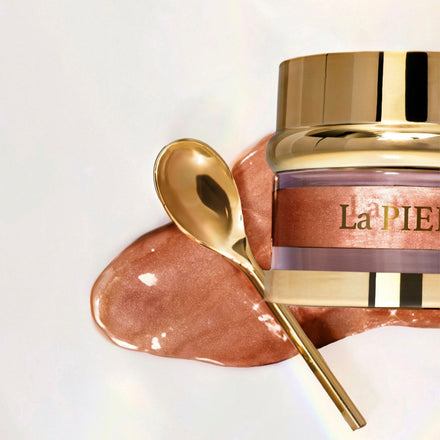La PIEL Glow Bronze Krema Za Lice Pakiranje I Spatula Closeup