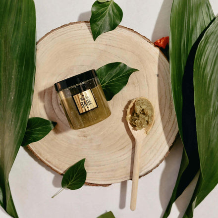 La PIEL Matcha Babe Piling Za Tijelo Posudica I Listovi
