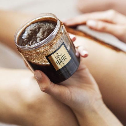 La PIEL Coffee BABE prirodni piling za tijelo od kave